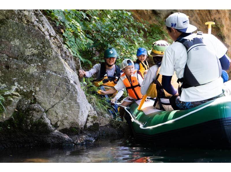 [北海道/札幌/定山溪]從一歲半開始，您可以乘坐漂流船在河中玩耍！ ～ 赤壁河童漂流之旅 ～の紹介画像