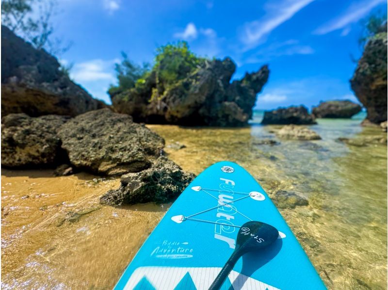 [沖繩/恩納村]畢業旅行、春假等團體旅遊可享折扣！熱帶 SUP 放鬆 | 當天預約和突然參加均可 | 提供熱水淋浴、洗髮水和吹風機の紹介画像