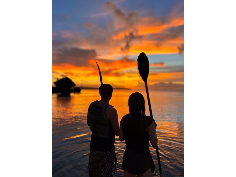 [Okinawa/Onna Village] Chill time with a spectacular sunset! Tropical Sunset SUP | Same-day reservations and sudden participation OK | Hot shower, shampoo and hair dryer providedの紹介画像