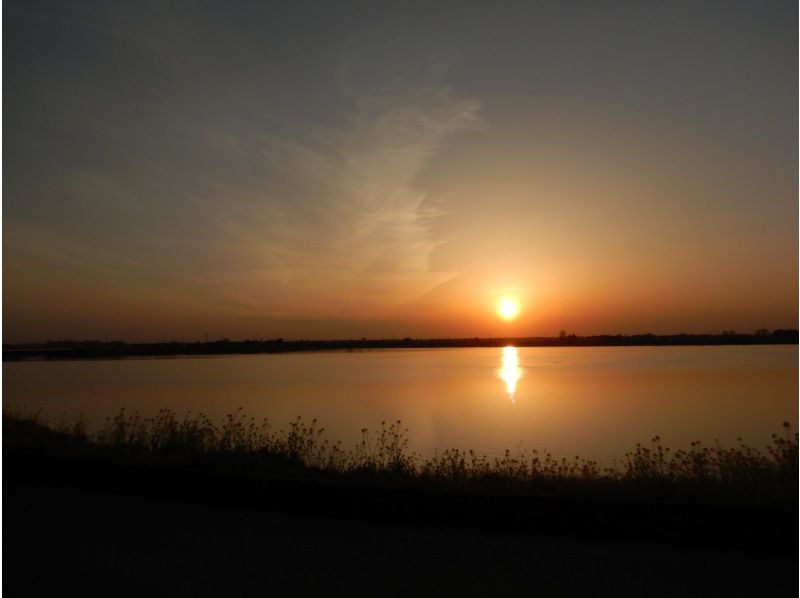 【利根大堰／群馬埼玉県境／関東】秋は夕焼け◎サンセットカヤック体験〜夕日を楽しむ雄大な利根川探検カヌー　◎小1〜OK！栃木、茨城近場の紹介画像