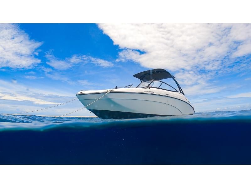 [Okinawa Prefecture/Ginowan City] 2-hour charter luxury boat / 3 types of marine sports setの紹介画像