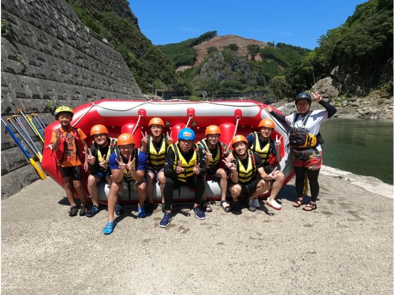 【熊本・人吉・13時集合】九州ではここだけ！川遊び満載！大自然の中で本格ラフティング！初心者OK＆写真無料プレゼント♪の紹介画像