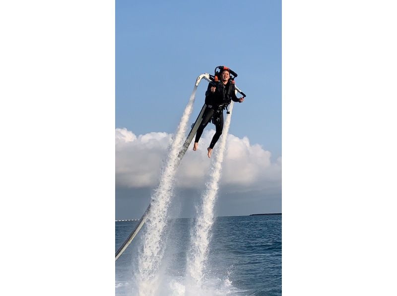 [Okinawa / Ishigaki] Only SEACAT on Ishigaki Island! Let's fly around with a jet pack to the sky with water pressure!の紹介画像