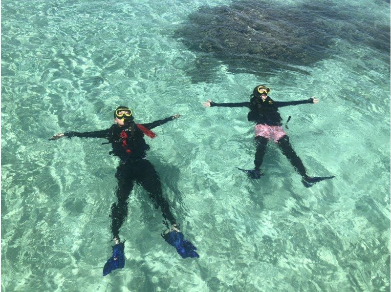 [Okinawa / Ishigaki Island] Let's play with 360-degree scenic islands and tropical-colored fish! Phantom island landing snorkel tour! There is an optional underwater scooter that advances automatically!の紹介画像