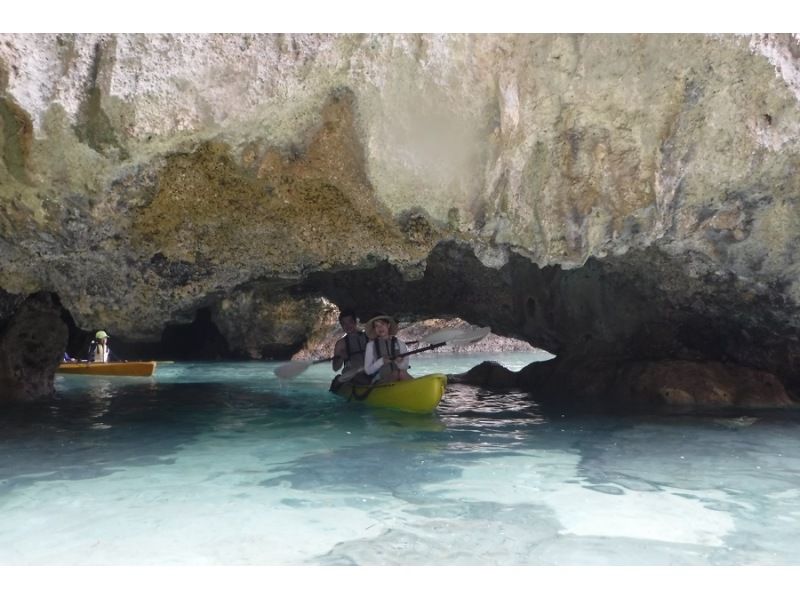 【沖縄　恩納村】沖縄の美しい海をのんびり楽しむ！シーカヤックの紹介画像