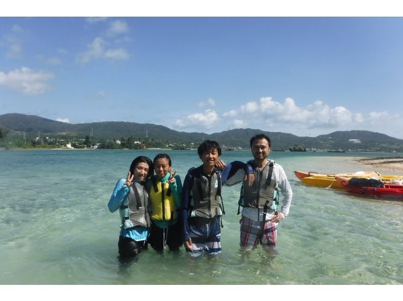 【沖縄　恩納村】沖縄の美しい海をのんびり楽しむ！シーカヤックの紹介画像