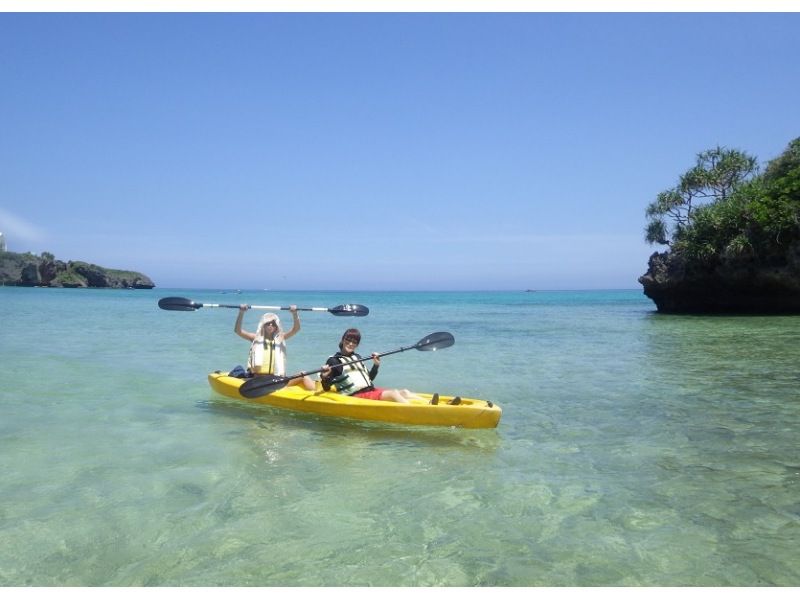 【沖縄　恩納村】沖縄の美しい海をのんびり楽しむ！シーカヤックの紹介画像