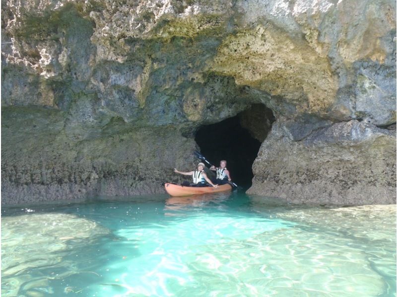【沖縄　恩納村】沖縄の美しい海をのんびり楽しむ！シーカヤックの紹介画像