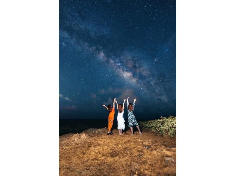 Very popular when traveling to Okinawa! Midnight night activities are becoming a hot topic on the internet! A starry sky photo tour that will look great on SNS while looking at one of the most spectacular views in Japan ♪ の紹介画像