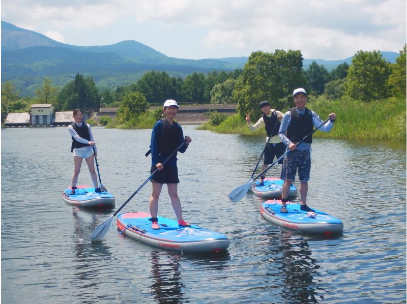 [Fukushima, Urabandai] Experience SUP on a hidden lake with a spectacular view! Beginners welcome & Wetsuits included for peace of mind on cold days♪ <Dogs welcome>の紹介画像