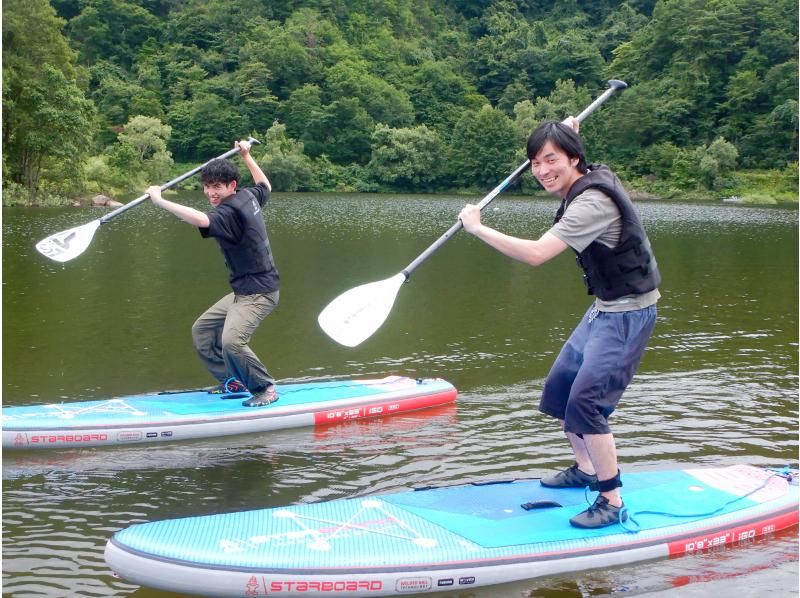 【福島・裏磐梯】絶景の秘境湖でSUP体験！初心者OK＆寒い日も安心ウェットスーツ付♪〈犬・ワンちゃんOK〉の紹介画像