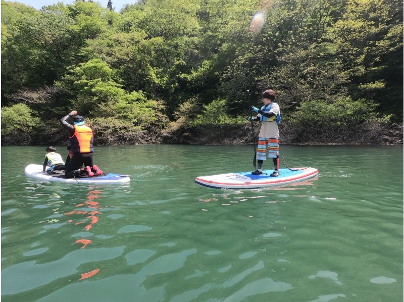 【南加賀　山中温泉】秋は紅葉！　乗り方いろいろ湖でまったりSUP ,パックラフト、カヤック！の紹介画像