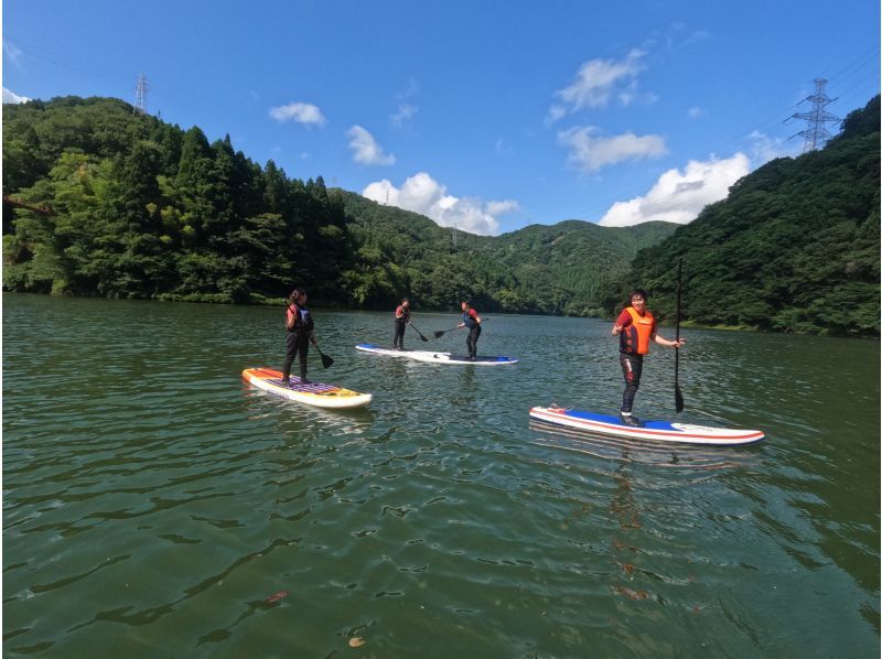 【南加賀　山中温泉】秋は紅葉！　乗り方いろいろ湖でまったりSUP ,パックラフト、カヤック！の紹介画像