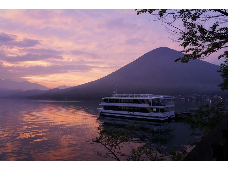 【栃木県・奥日光・夏休み】水の中からこんばんは！夕暮れの湖畔で生きもの探しの紹介画像