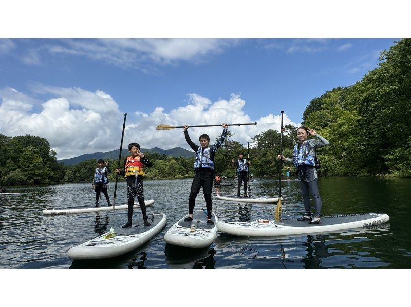 【福島/裡盤台/檜原湖】檜原湖唯一的導遊2小時SUP巡遊之旅☆推薦秋葉SUP！體驗後贈送艾莫尼♪の紹介画像