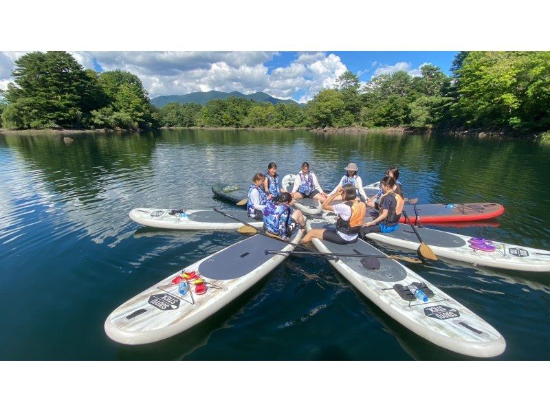 【福島/裡盤台/檜原湖】檜原湖唯一的導遊2小時SUP巡遊之旅☆推薦秋葉SUP！體驗後贈送艾莫尼♪の紹介画像