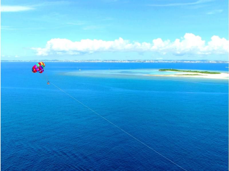 那覇発・慶良間諸島／パラセーリング★AJ那覇エリア年間口コミ３年連続第１位★GoPro・動画撮り放題★送迎・レインコート・バスタオル無料★の紹介画像