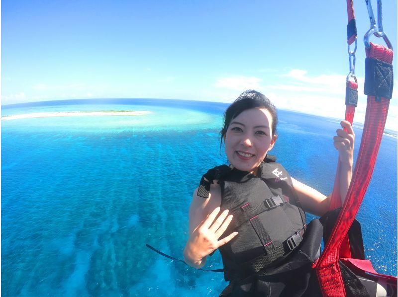 那覇発・慶良間諸島／パラセーリング★AJ那覇エリア年間口コミ３年連続第１位★GoPro・動画撮り放題★送迎・レインコート・バスタオル無料★の紹介画像