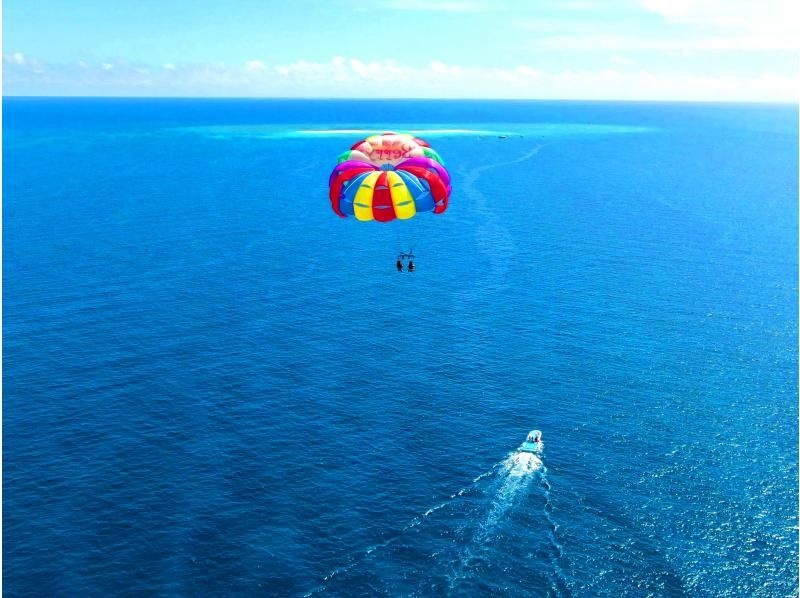 那覇発・慶良間諸島／パラセーリング★AJ那覇エリア年間口コミ３年連続第１位★GoPro・動画撮り放題★送迎・レインコート・バスタオル無料★の紹介画像