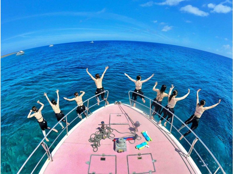 Departing from Naha, Kerama uninhabited island area, half-day/snorkeling & parasailing★2024 AJ Naha area review No.1★Unlimited play on the ocean slide★Completely non-smoking boat★の紹介画像