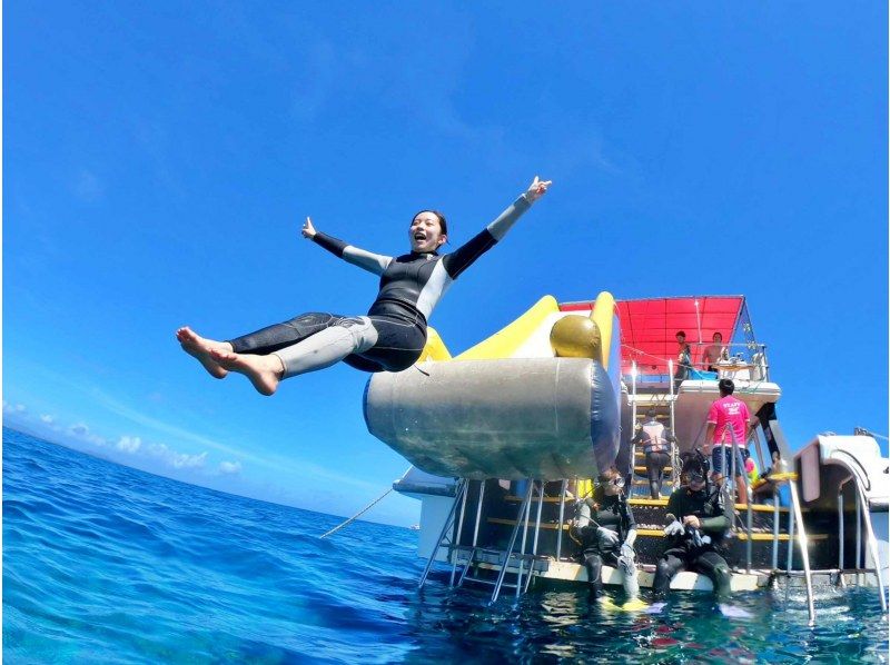 Departing from Naha, Kerama uninhabited island area, half-day/snorkeling & parasailing★2024 AJ Naha area review No.1★Unlimited play on the ocean slide★Completely non-smoking boat★の紹介画像