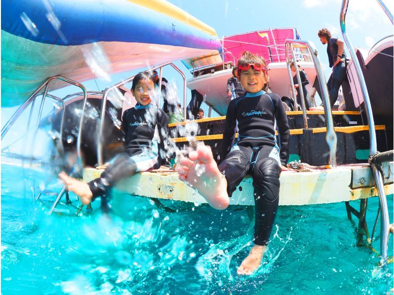 Departing from Naha, Kerama uninhabited island area, half-day/snorkeling & parasailing★2024 AJ Naha area review No.1★Unlimited play on the ocean slide★Completely non-smoking boat★の紹介画像