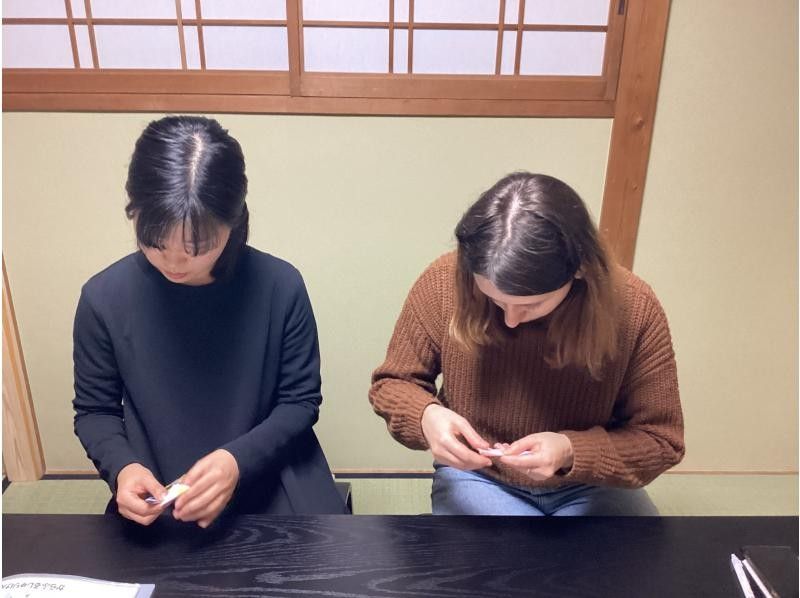 [Kyoto, Higashiyama, Ninenzaka] Origami experience! Experience in a small 100-year-old townhouse in the Ninenzaka Scenic Protection District of Kyoto.の紹介画像