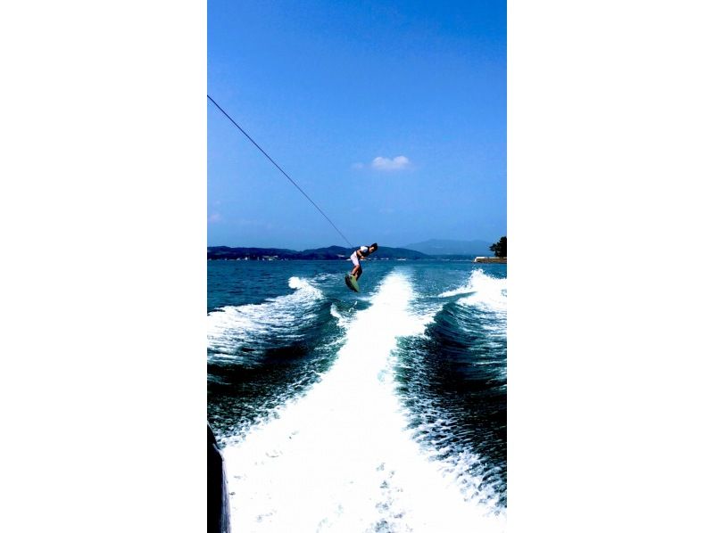 [Wakeboard] Experienced course! Bring your own tools ｜ Pleasure boat slippery on the sea surface ◎ ♪ Same-day telephone reservations are possibleの紹介画像