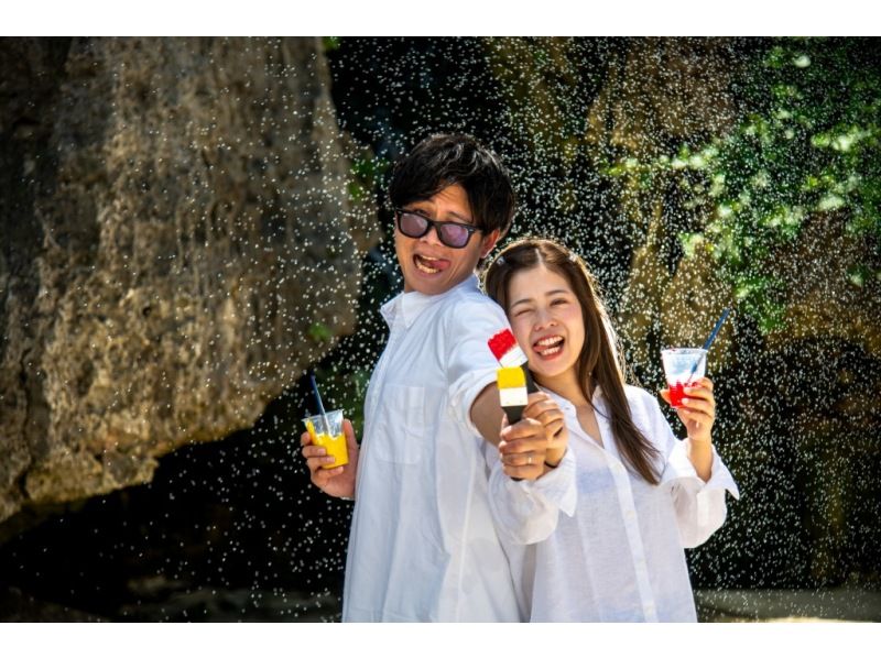 "Super Summer Sale 2024" <Okinawa, Kouri, Sesoko Island> Paint Photo (up to 3 people, shirts and paints included) *Photos will be taken while having funの紹介画像