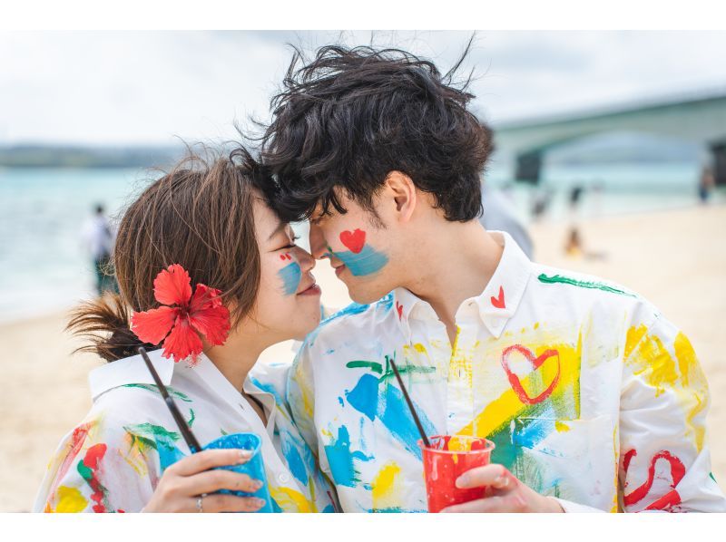 "Super Summer Sale 2024" <Okinawa, Kouri or Sesoko Island> Paint Photo (up to 3 people, shirts and paints included) *Photos will be taken while having funの紹介画像