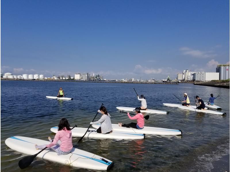 People enjoying Chiba Minato SUP YOGA's SUP experience tour