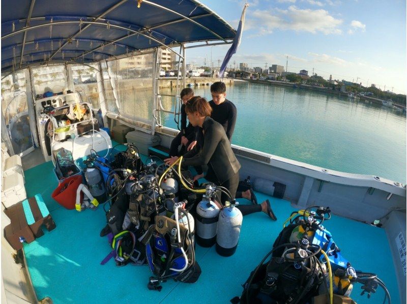 【沖縄・北谷発・近海】ボートで移動10分で潜れる！サンゴ礁の楽園＆お魚天国で気軽に体験ダイビング ☆ライセンス不要・午後から参加OK☆の紹介画像