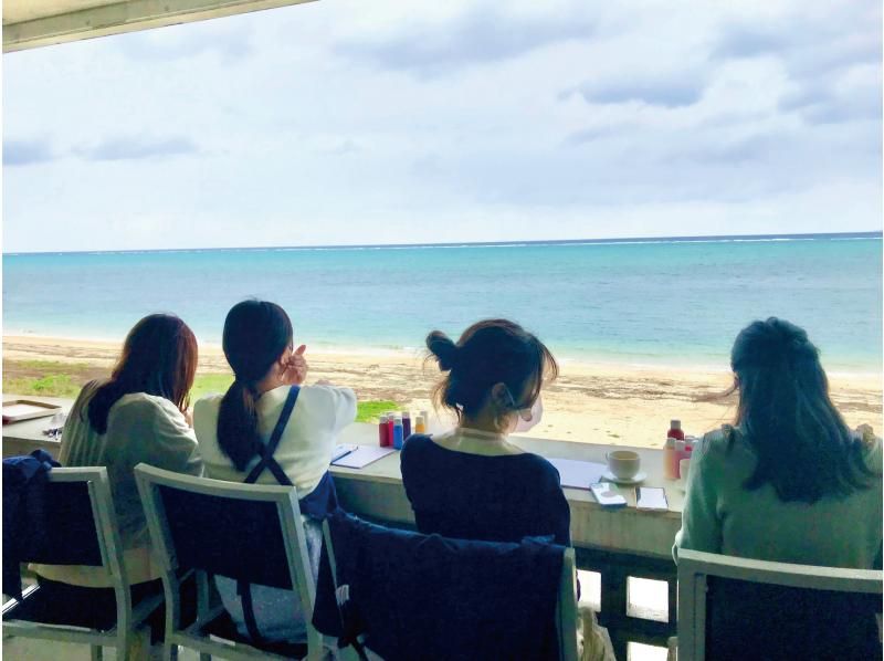 【沖縄・今帰仁村】漆喰シーサー絵付け（中・大）体験！海カフェでドリンクを飲みながら！美ら海水族館から車で7分★初心者、カップル、親子歓迎の紹介画像