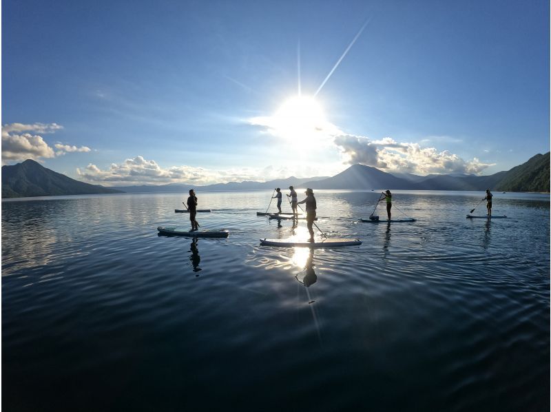 SALE【北海道・千歳】春・夏〜水質日本一の支笏湖でSUP体験ツアー！最新GOPRO11撮影写真プレゼント（約2時間）※大人数も可能です！の紹介画像