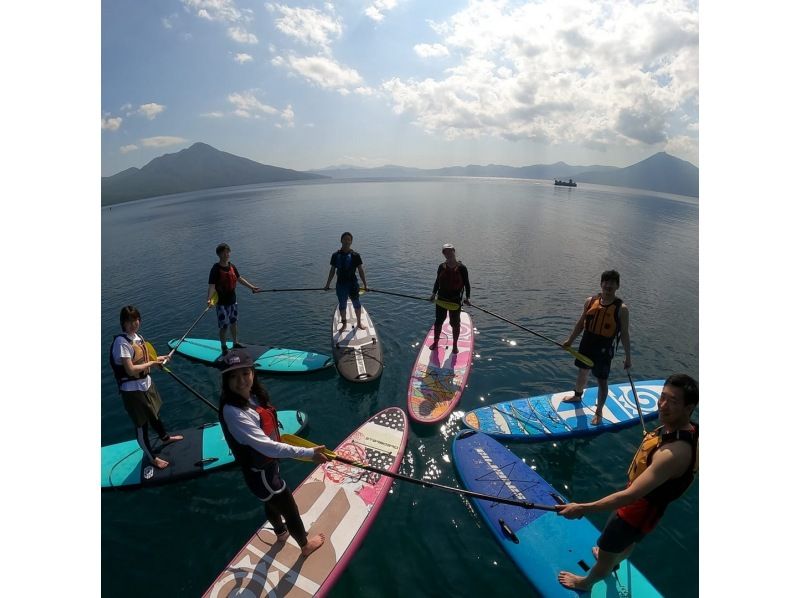 【北海道・千歳】クリアな水面を水上散歩〜水質日本一の支笏湖でプレミアムSUP体験ツアー！撮影写真プレゼント（約2時間）※団体も可能！の紹介画像