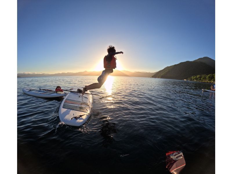SALE【北海道・千歳】春・夏〜水質日本一の支笏湖でSUP体験ツアー！最新GOPRO11撮影写真プレゼント（約2時間）※大人数も可能です！の紹介画像