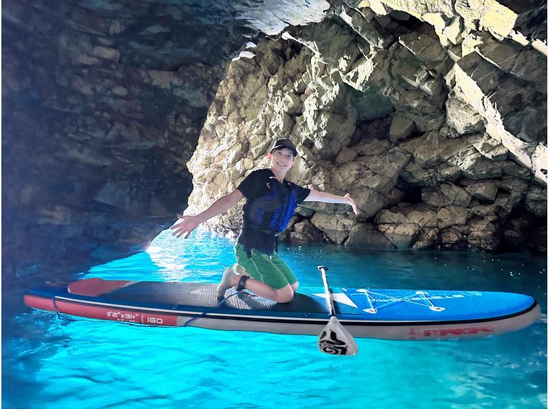 【홋카이도 · 요이치 · 샤코탄】 요이치 블루가 환상적인 절경 명소에서 SUP 체험! 푸른 동굴 SUP 투어 사진 데이터 선물!の紹介画像