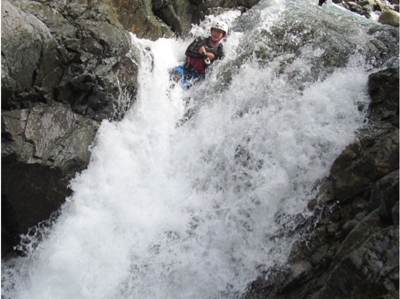 [Shiga] I am absolutely confident in the content of the tour! Shibukawa Nanataki Rope Canyoning 1-day courseの紹介画像