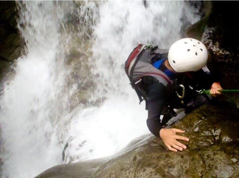 [Shiga] I am absolutely confident in the content of the tour! Shibukawa Nanataki Rope Canyoning 1-day courseの紹介画像