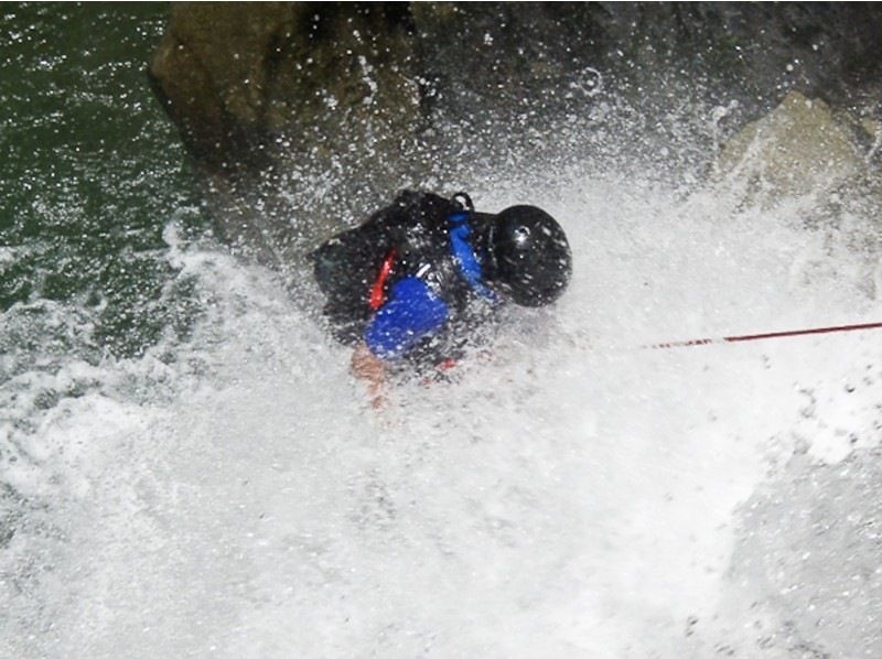 [Shiga] I am absolutely confident in the content of the tour! Shibukawa Nanataki Rope Canyoning 1-day courseの紹介画像