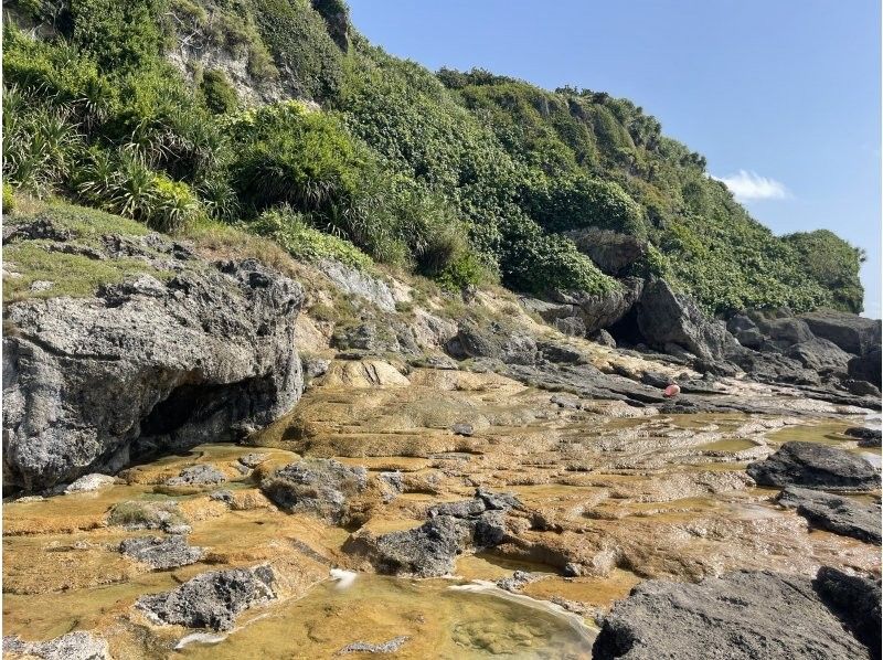 [Okinawa, Miyakojima / Half-day] Enjoy the real Miyako Blue at a hidden spot! Sea kayaking tour with drone photography of spectacular views! Coral ★ Stalactitesの紹介画像