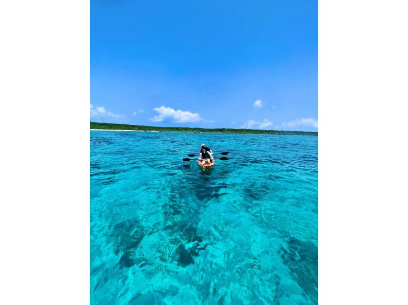 [Okinawa, Miyakojima / Half-day] Enjoy the real Miyako Blue at a hidden spot! Sea kayaking tour with drone photography of spectacular views! Coral ★ Stalactitesの紹介画像