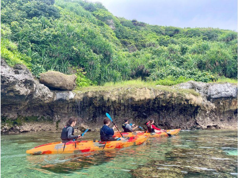 [Okinawa, Miyakojima / Half-day] Enjoy the real Miyako Blue at a hidden spot! Sea kayaking tour with drone photography of spectacular views! Coral ★ Stalactitesの紹介画像
