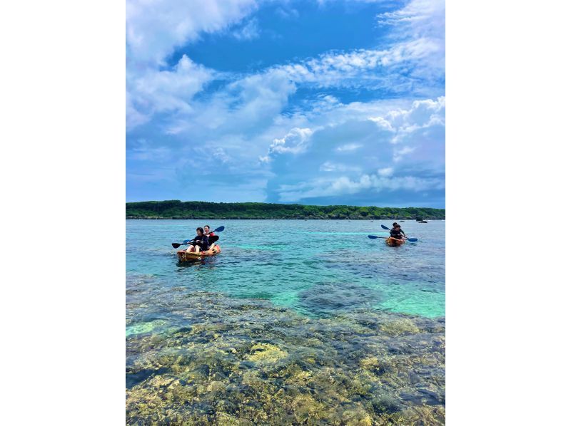 [Okinawa, Miyakojima / Half-day] Enjoy the real Miyako Blue at a hidden spot! Sea kayaking tour with drone photography of spectacular views! Coral ★ Stalactitesの紹介画像