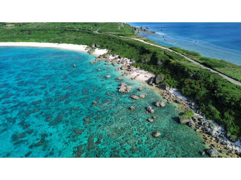 [Okinawa, Miyakojima / Half-day] Enjoy the real Miyako Blue at a hidden spot! Sea kayaking tour with drone photography of spectacular views! Coral ★ Stalactitesの紹介画像