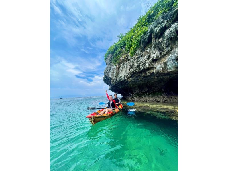 [Okinawa, Miyakojima / Half-day] Enjoy the real Miyako Blue at a hidden spot! Sea kayaking tour with drone photography of spectacular views! Coral ★ Stalactitesの紹介画像