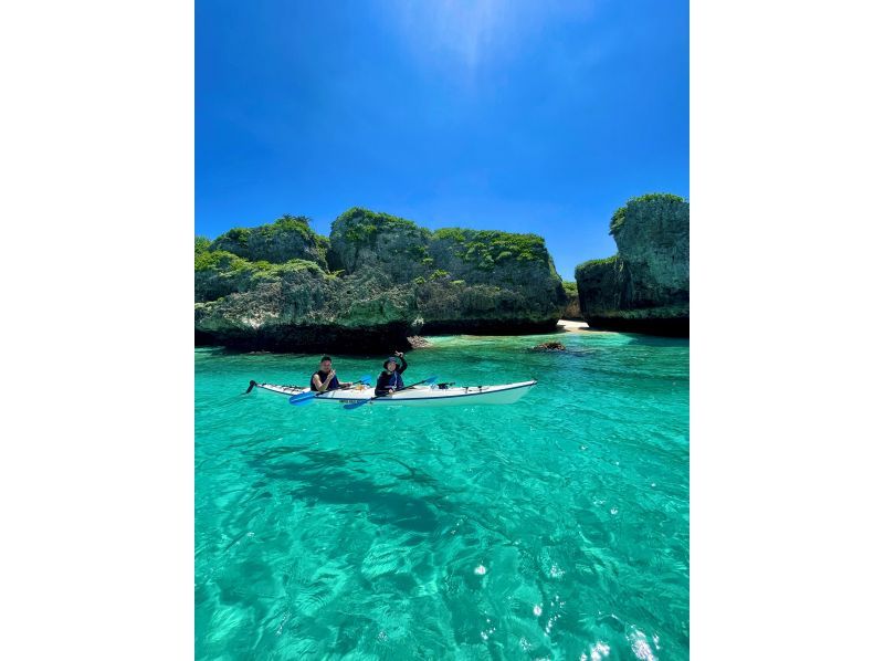 [Miyakojima] A great adventure!! A tour around Kurima Island by sea kayak! A hidden spot that can only be experienced here♪ A memory for a lifetime!の紹介画像