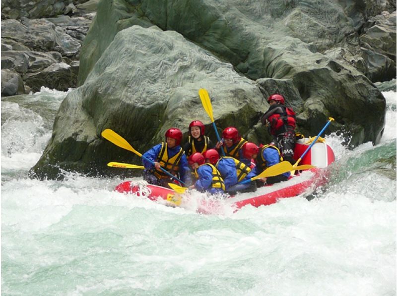 [Shikoku / Tokushima] Great deals for groups and groups! It will be cheaper as the number of boats increases. The best torrent rafting in Japan! Yoshino River 1-day tour ★ Free shooting data ★の紹介画像
