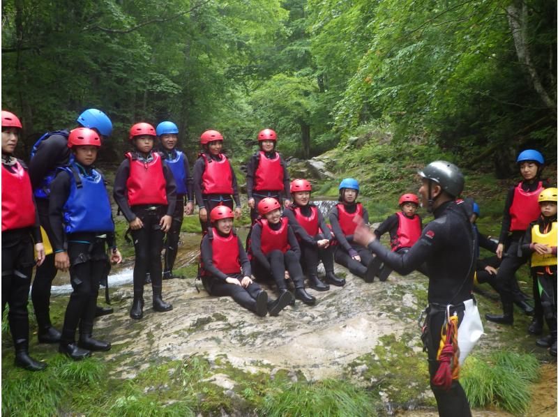 [群马水上]漂流和溪降组合之旅！享用2种丰盛美食，含午餐！旅游照片免费の紹介画像