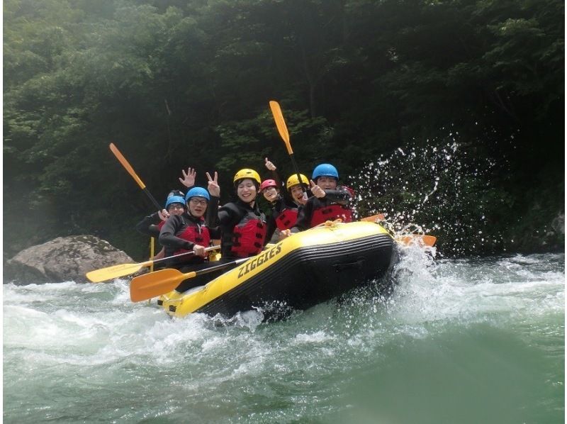 [群马水上]漂流和溪降组合之旅！享用2种丰盛美食，含午餐！旅游照片免费の紹介画像